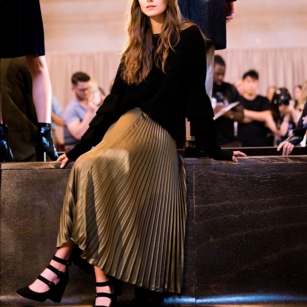 Club Monaco pleated gold skirt